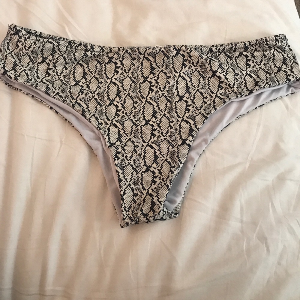 Printed bikini bottoms.